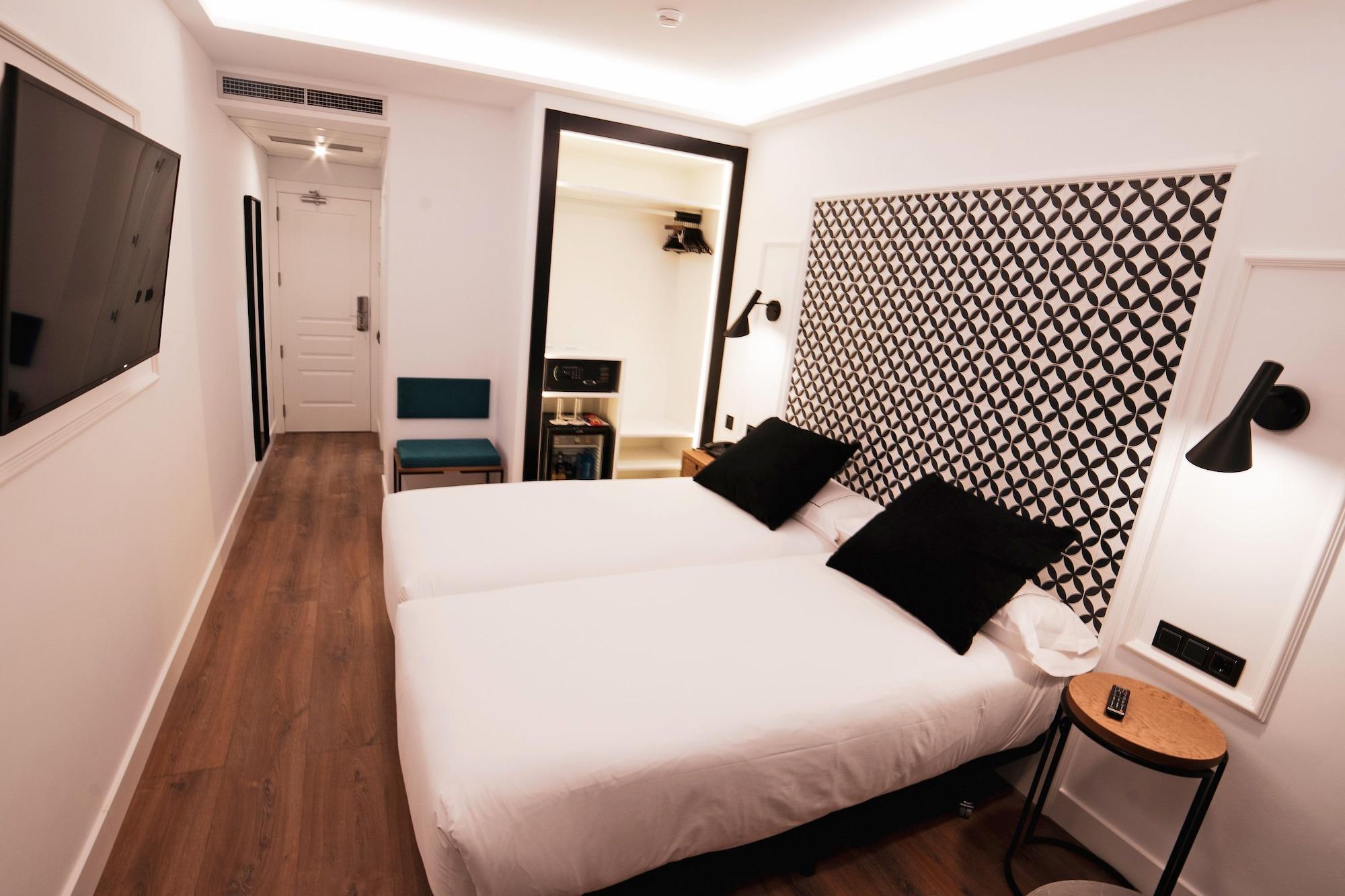 Hotel Colon Plaza Valladolid Exteriör bild