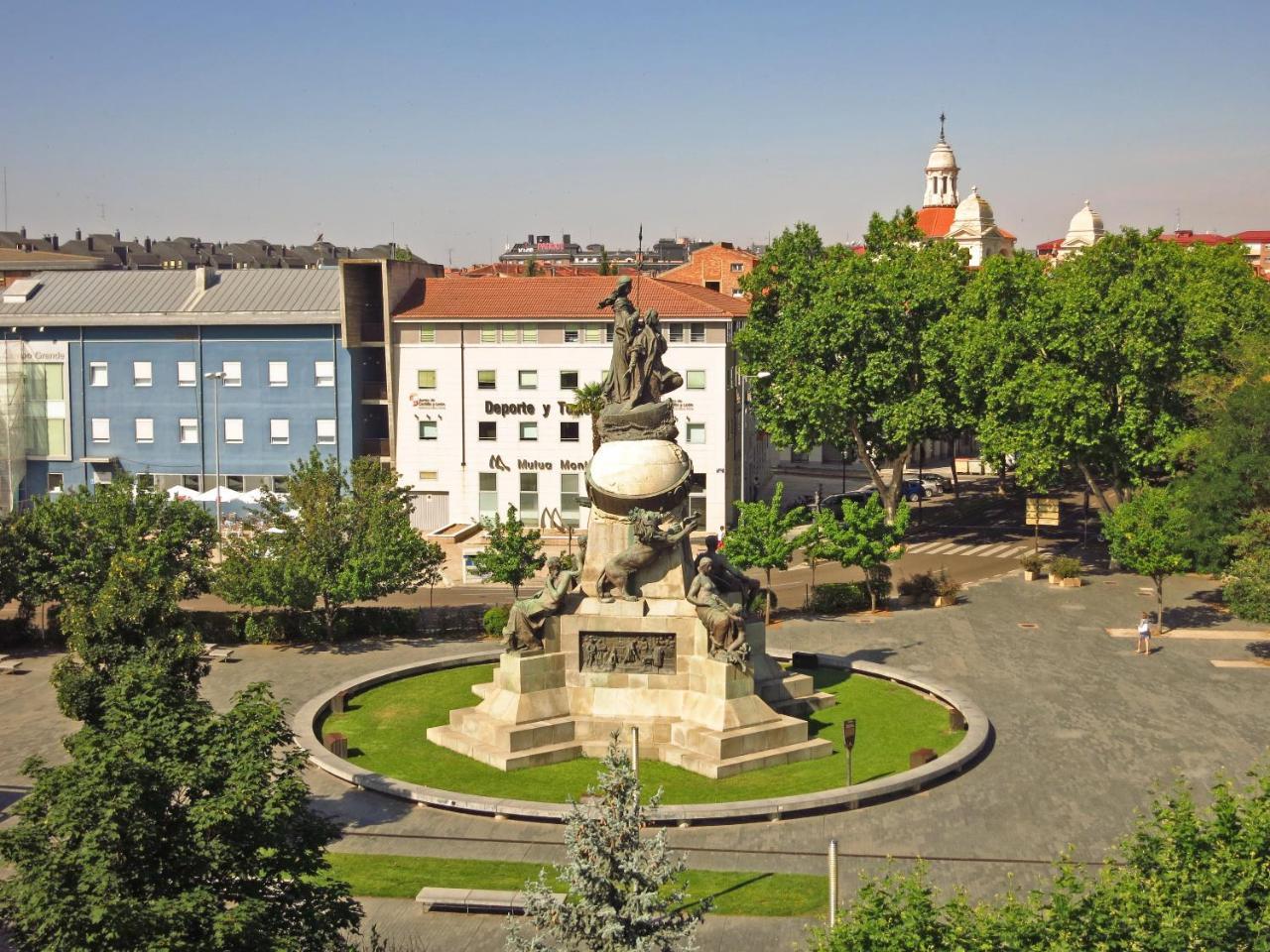 Hotel Colon Plaza Valladolid Exteriör bild